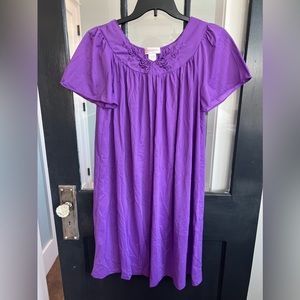 Shadowline night gown like new purple size large